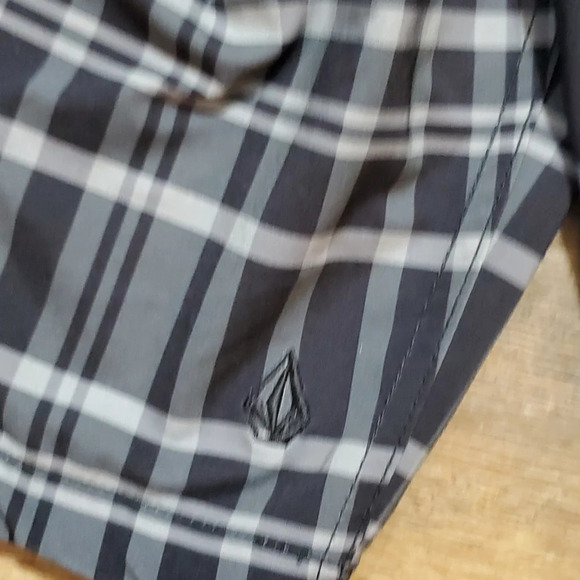 Volcom plaid black white hybrid shorts euc - Picture 6 of 6